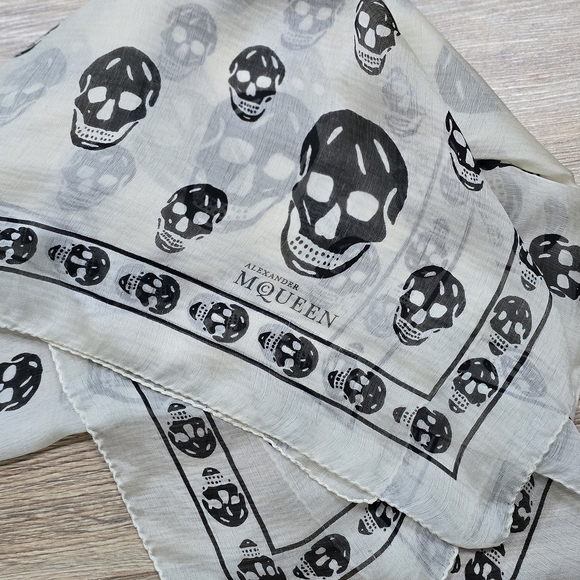 Alexander McQueen Accessories - Alexander McQueen Black and White Skull Scarf